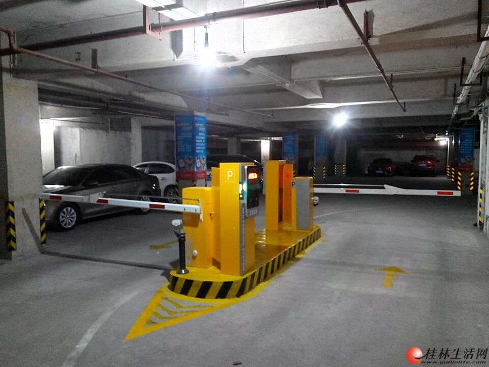 智慧通行新篇章 道閘、人行道擺閘與大型停車場智能收費系統構筑現代智能停車場